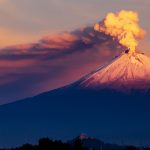 Vulcão Popocatépetl Esfumaçando
